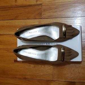 Anne Klein Flex Suede 2in kitten heel in Tobacco 8.5M